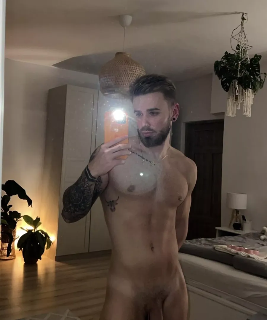 hi boys 👋🏻