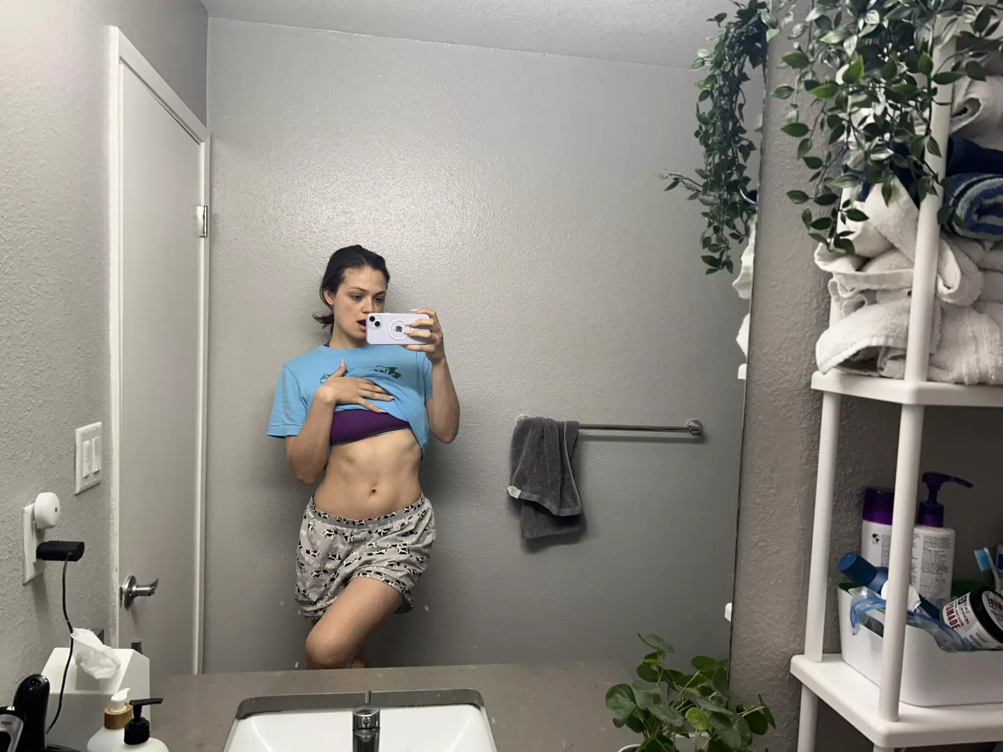 hi :)