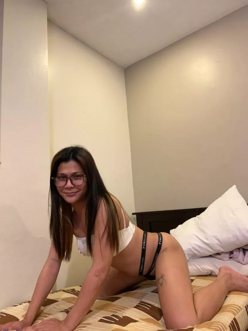 hi daddy want a nerdy transgirl