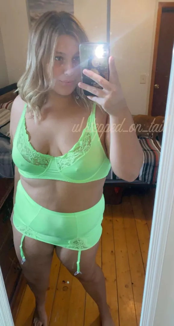 Hi I’m Chloe 22F