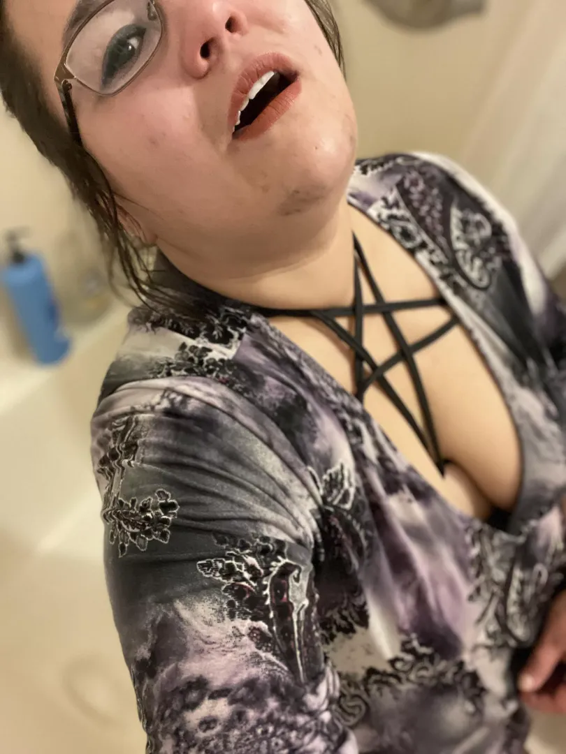 Hi! New to the group! Been in love with the feeling of ropes since I can remember! I have been self tying since I was in my teens. Recently I rediscovered how important being tied up was to me.