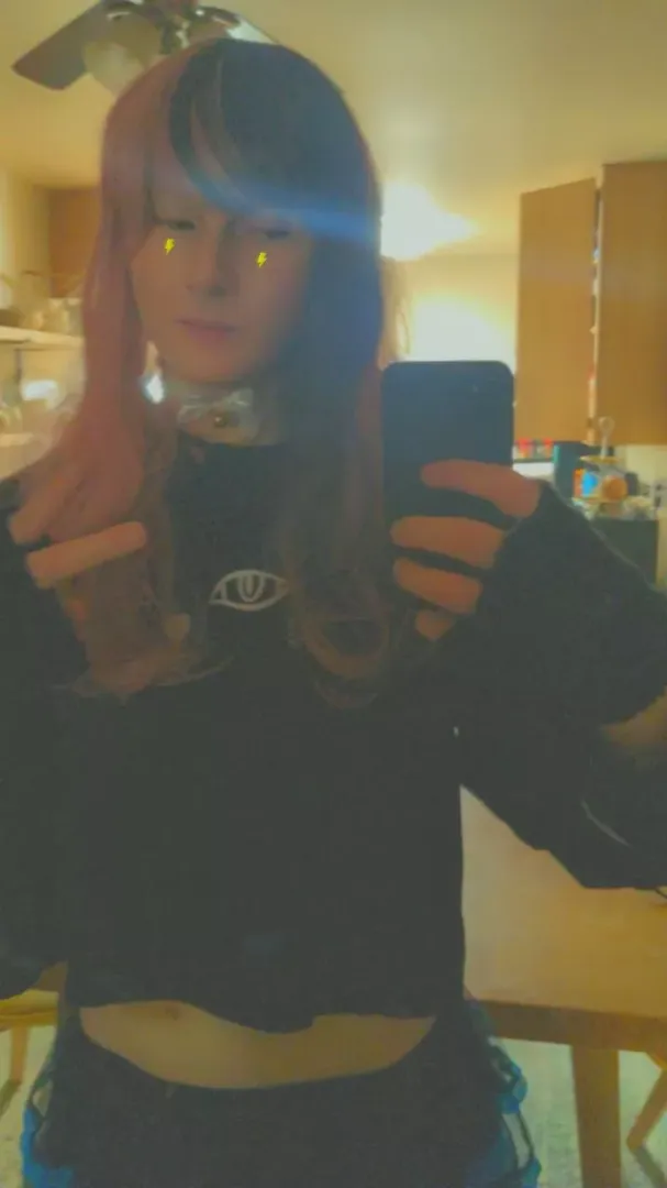 Hi (Say hi back :3)