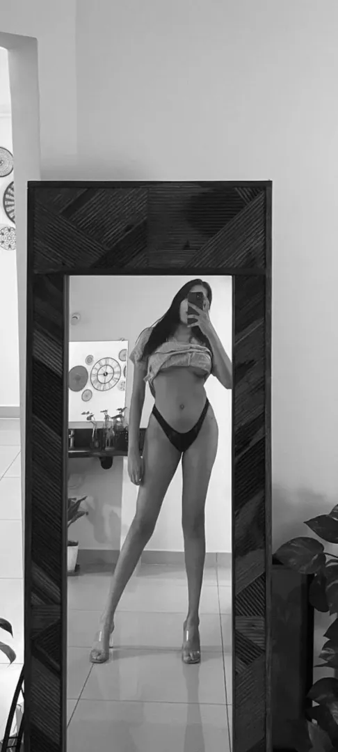 Hi would you spend 1 night with me?