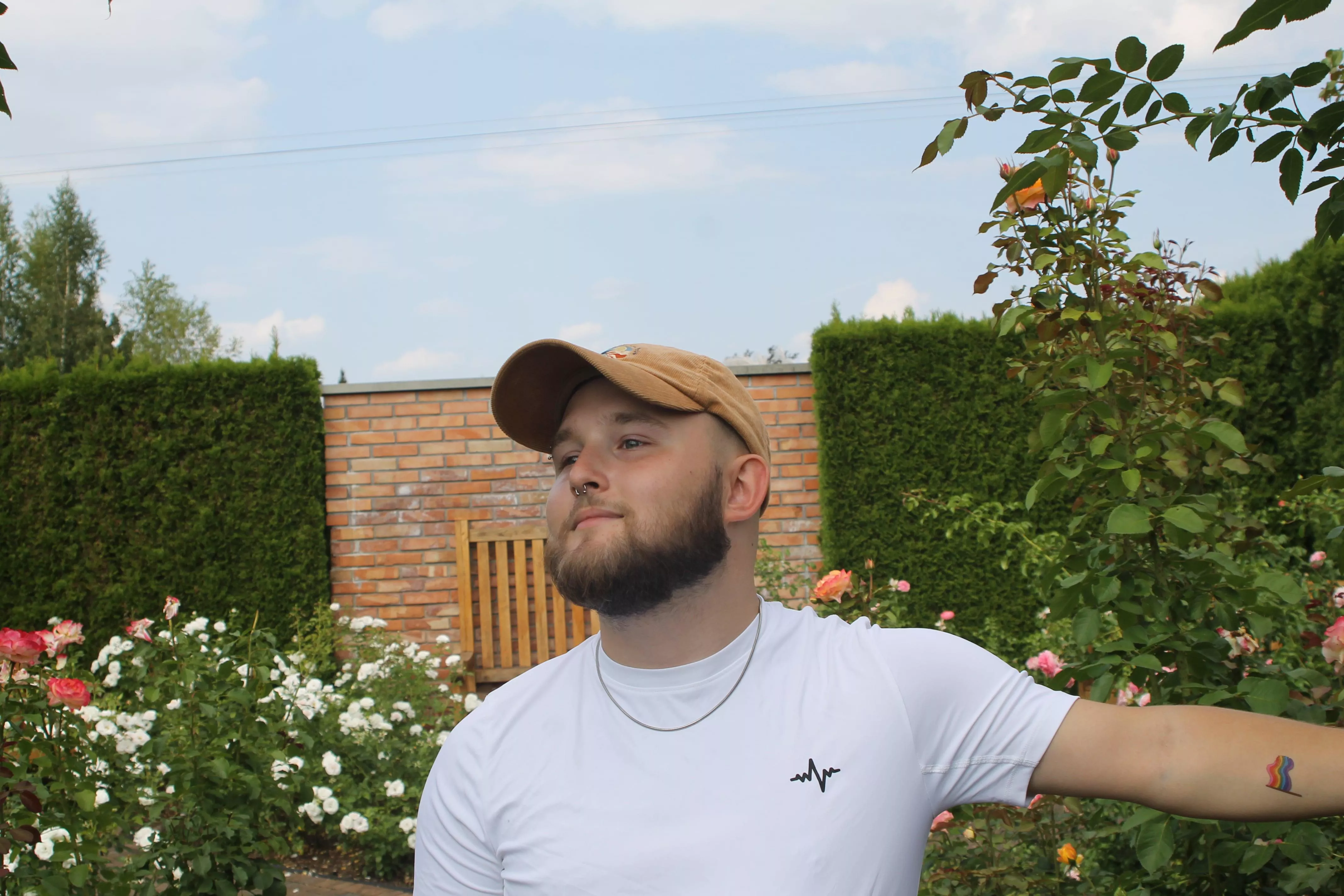 Hi, wouldn't mind company for some hiking 🥾 and board games 🎮