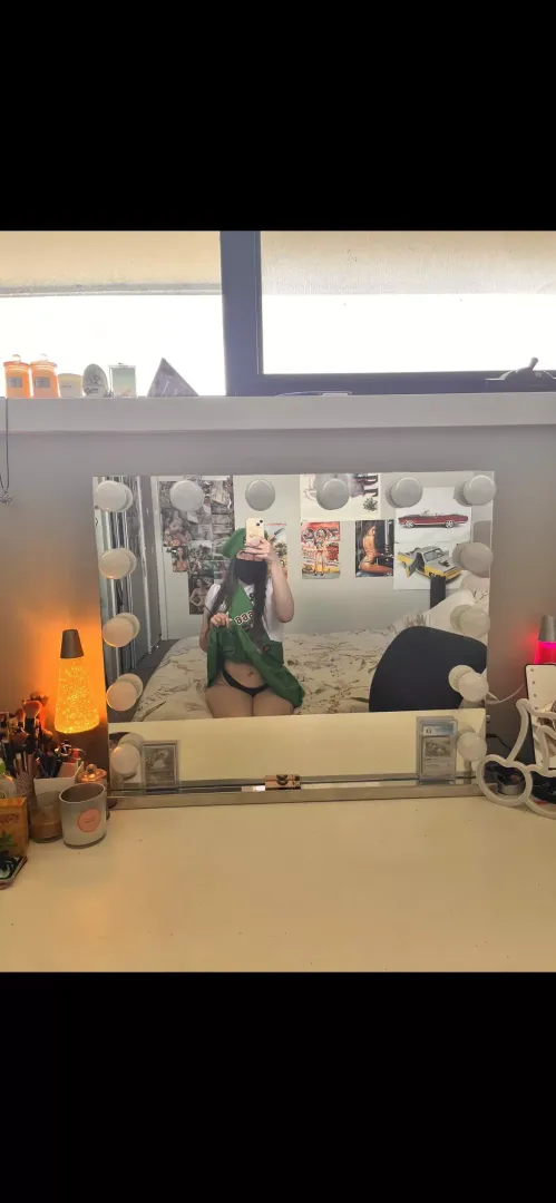High lil Girl Scout 💚🍪 Would you fuck me if I knocked on your door? 🤤🥵💦