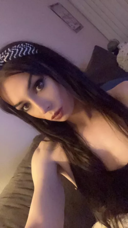 hiiii I’m jw do you think I’m slightly passable? 🤭