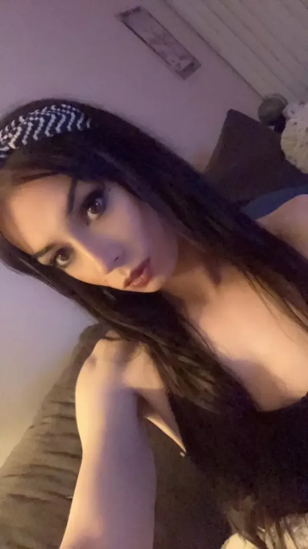 hiiiii do you think that I’m somewhat passable? 😌