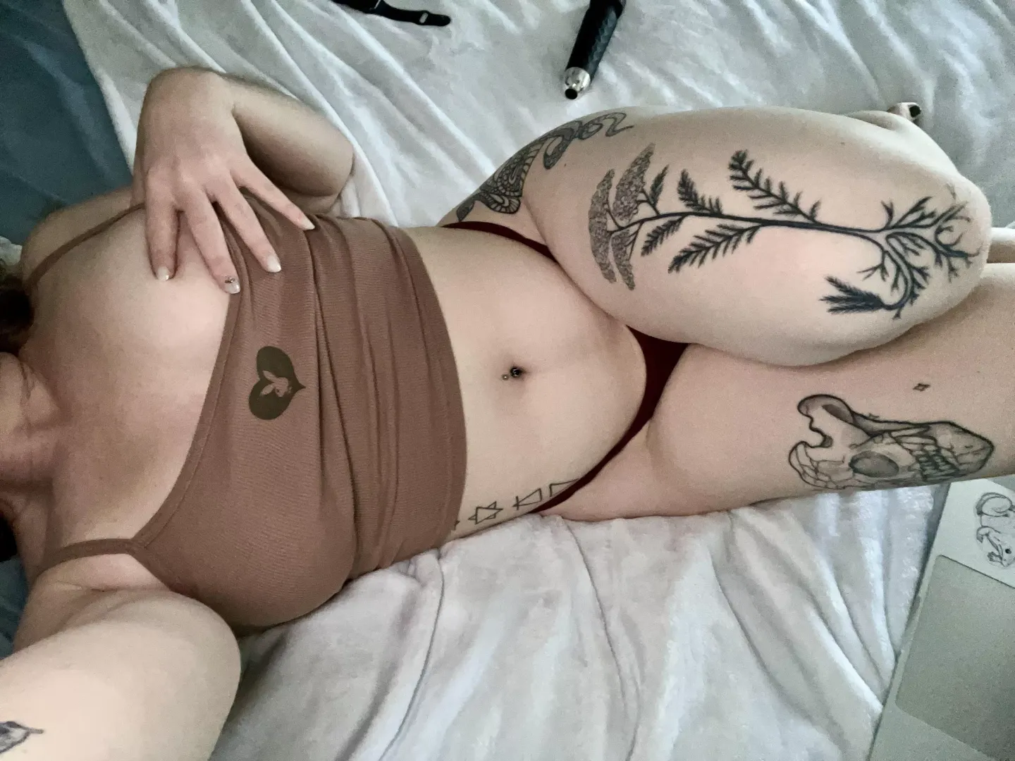 Hips for grabbing duh