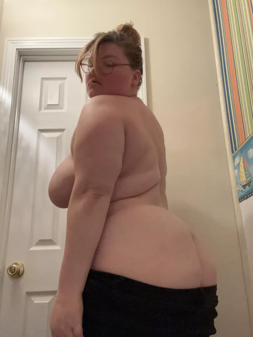 Hips like honey.
