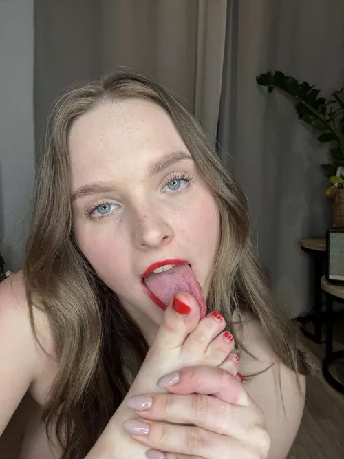 His foot fetish left my feet a bit messy 😉