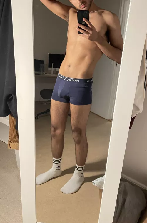 Hit me up for snap ;) 22 m slimfit guy