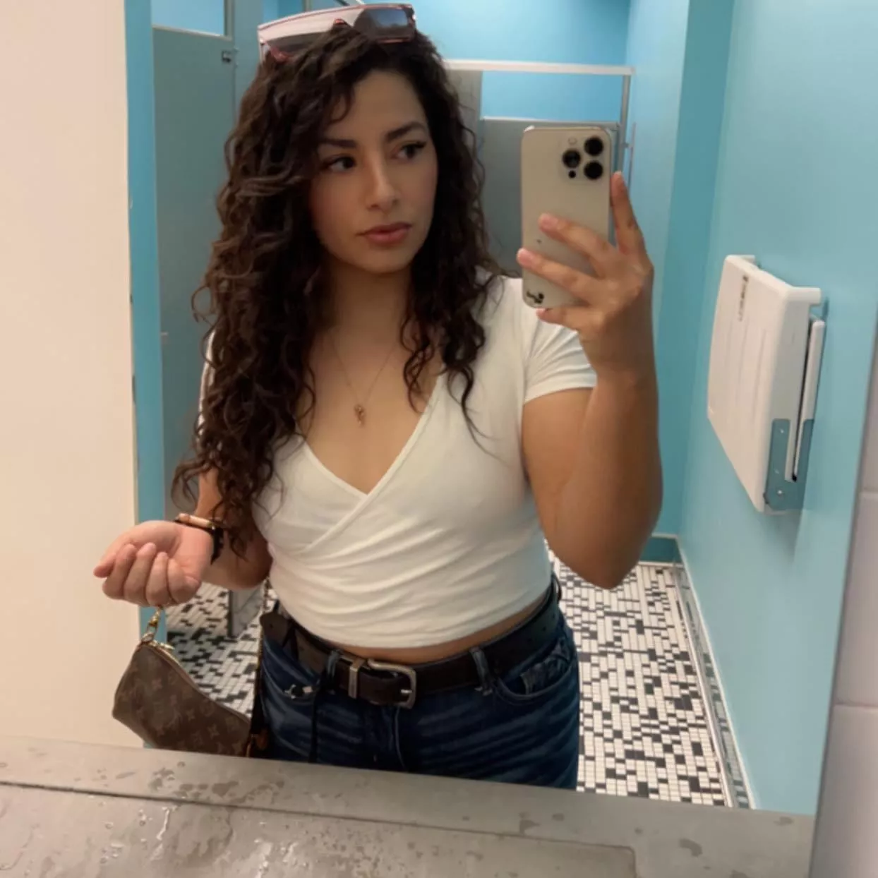 Hitting the mall tonight - if ya wanna say hi 😜 message me n I’ll let ya know where so we can vibe 🥰👅