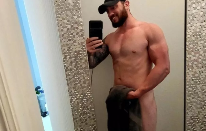 hmmmm enough reacts I might drop the towel👀👀