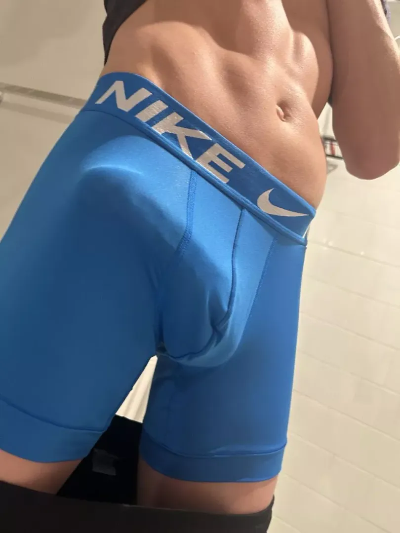 HMU?