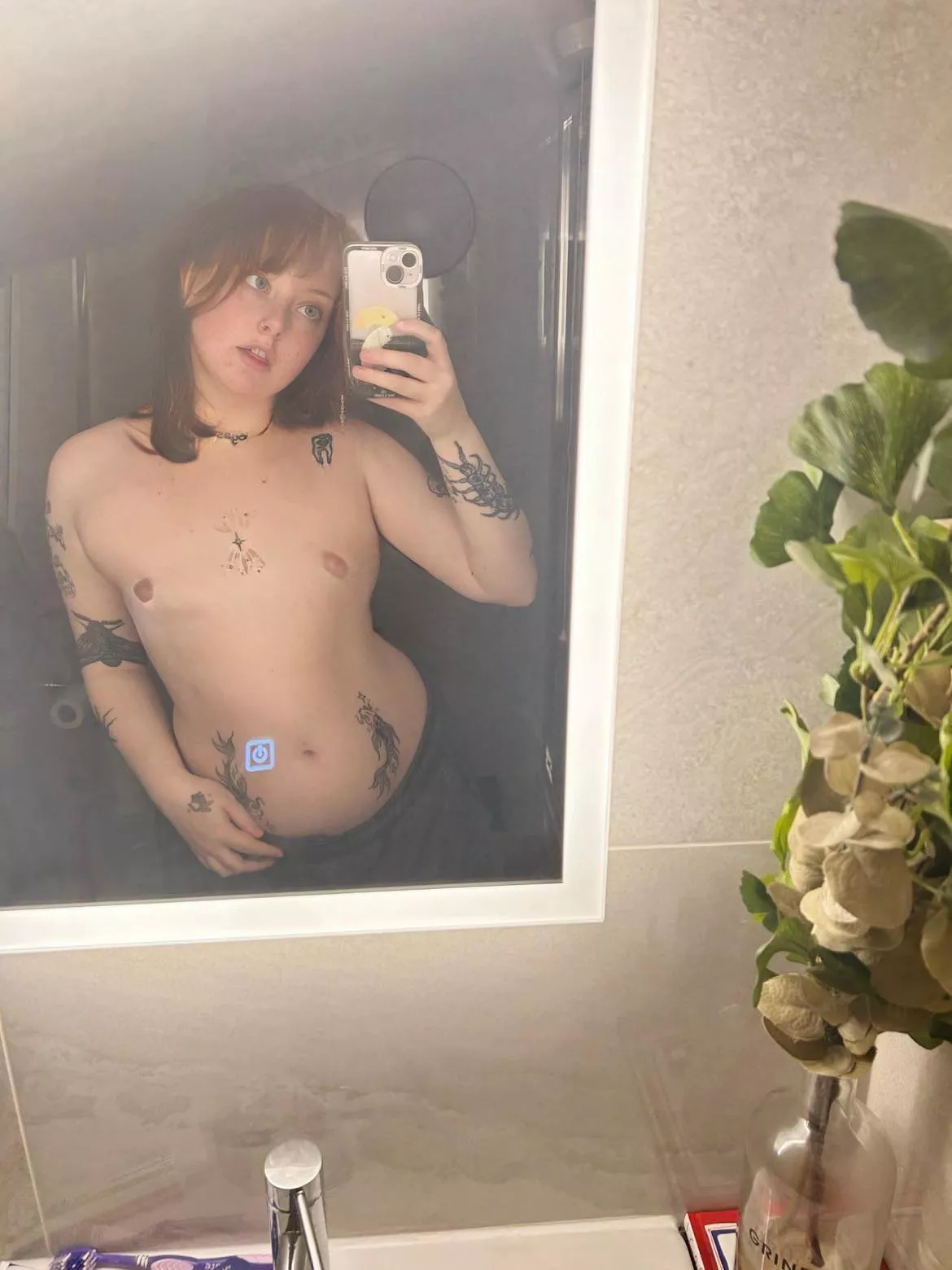 hmu if youd fuck me despite my tiny tits