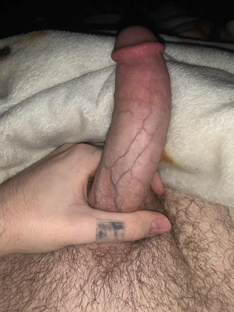 HMU I’m horny and lonely😘