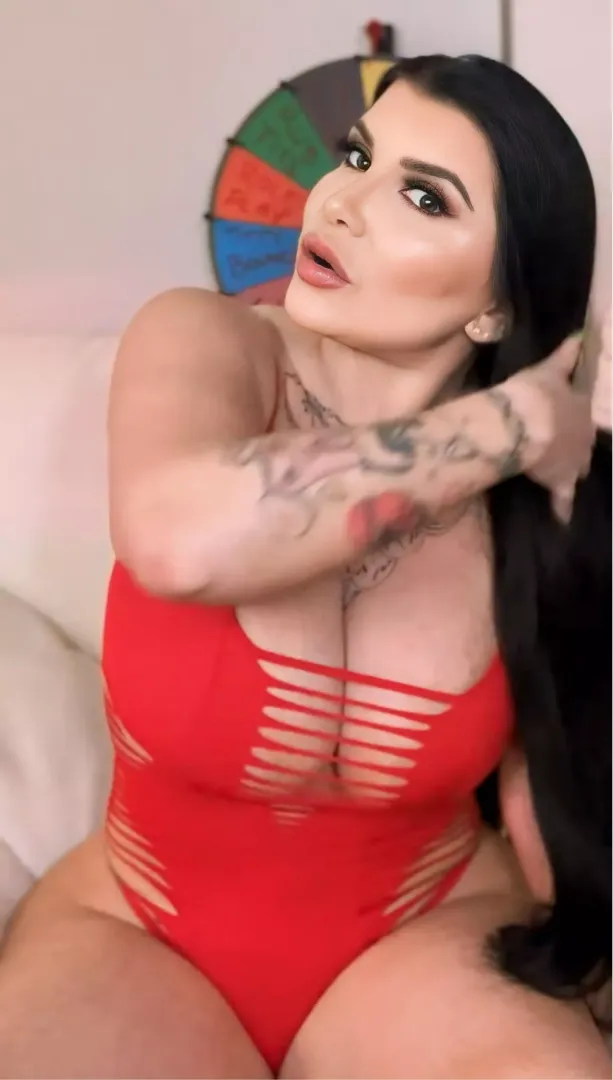 Holy fuck Romi Just keeps getting Hotter and Hotter 🥵🥵