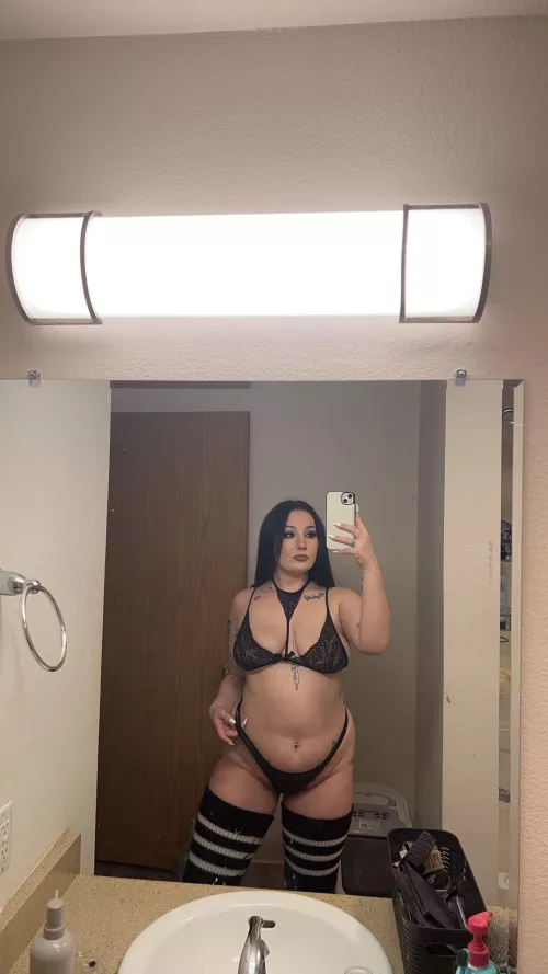 Home alone and horny 😡