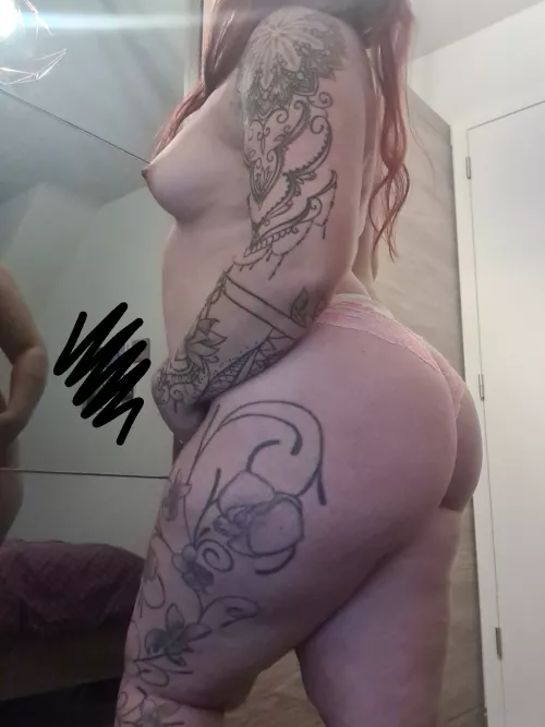 hope everyone is having a great monday 🥰 [STBA]