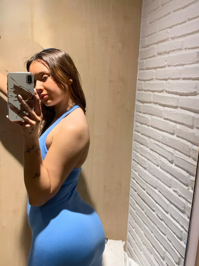 Hope my booty looks good in this dress 🙈