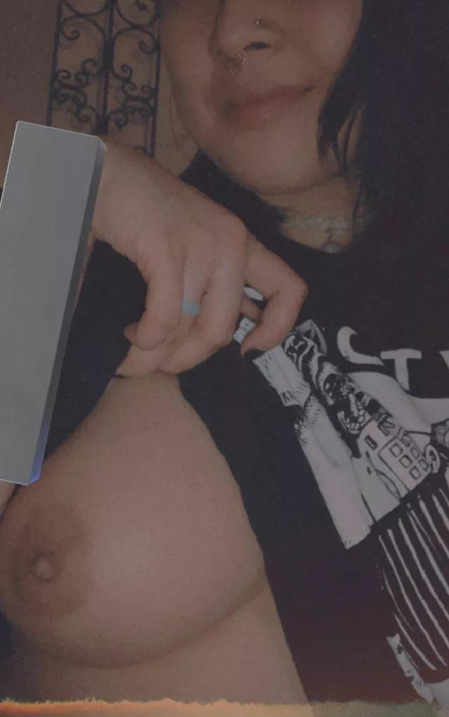 Hope my pinay tit looks inviting to you 🥹😘