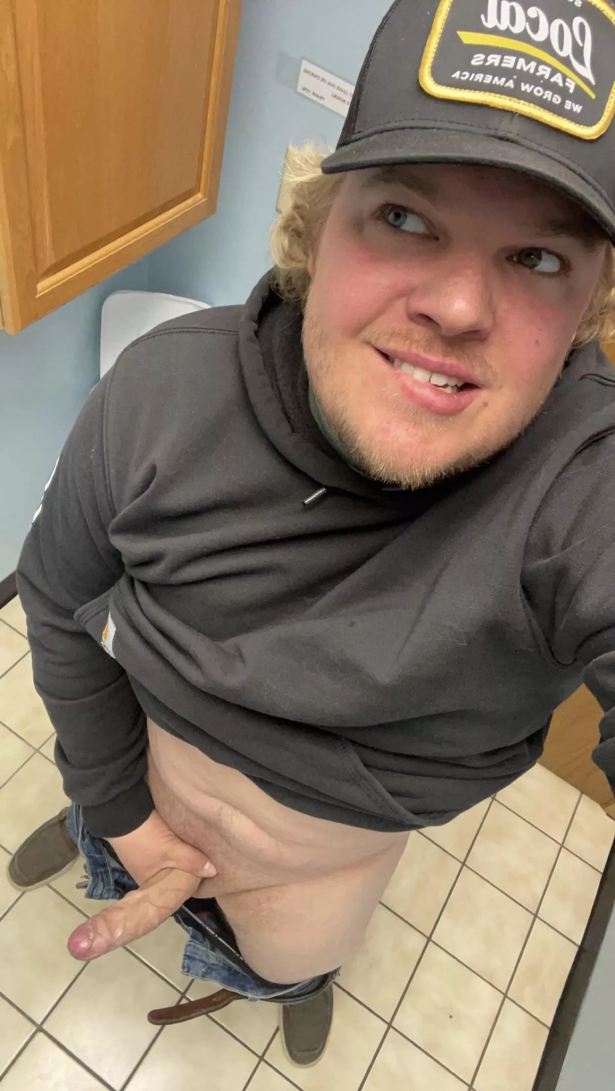 Hope the dad bod turns you on😘