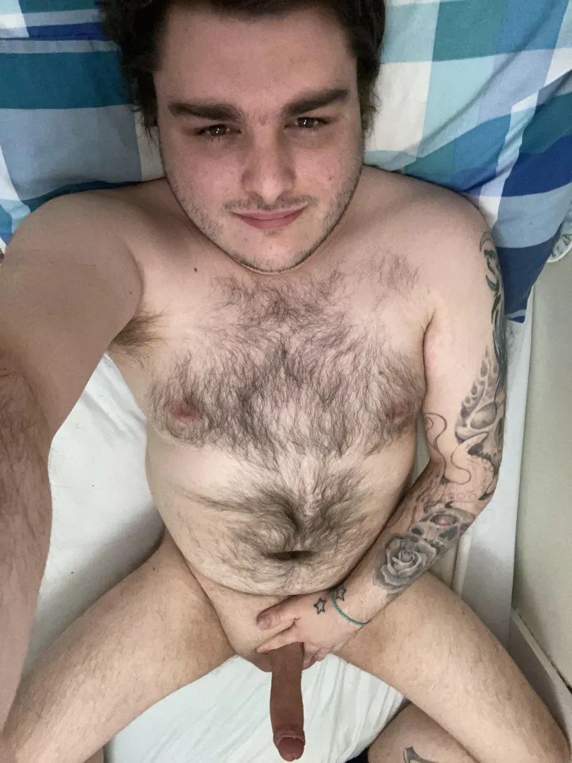 Hope you enjoy my thicc hairy body lol