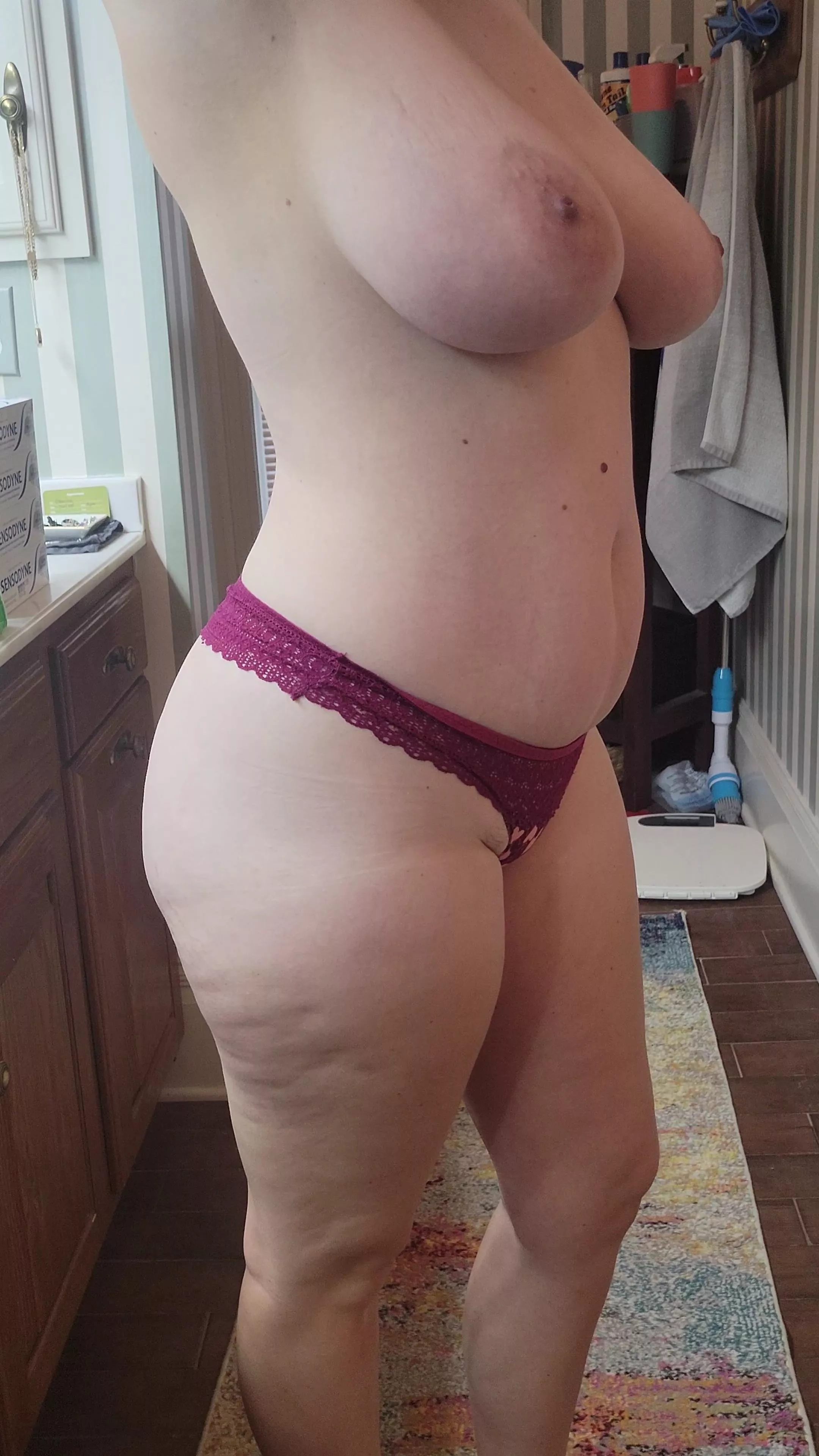 Hope you like milfs with big natural tits