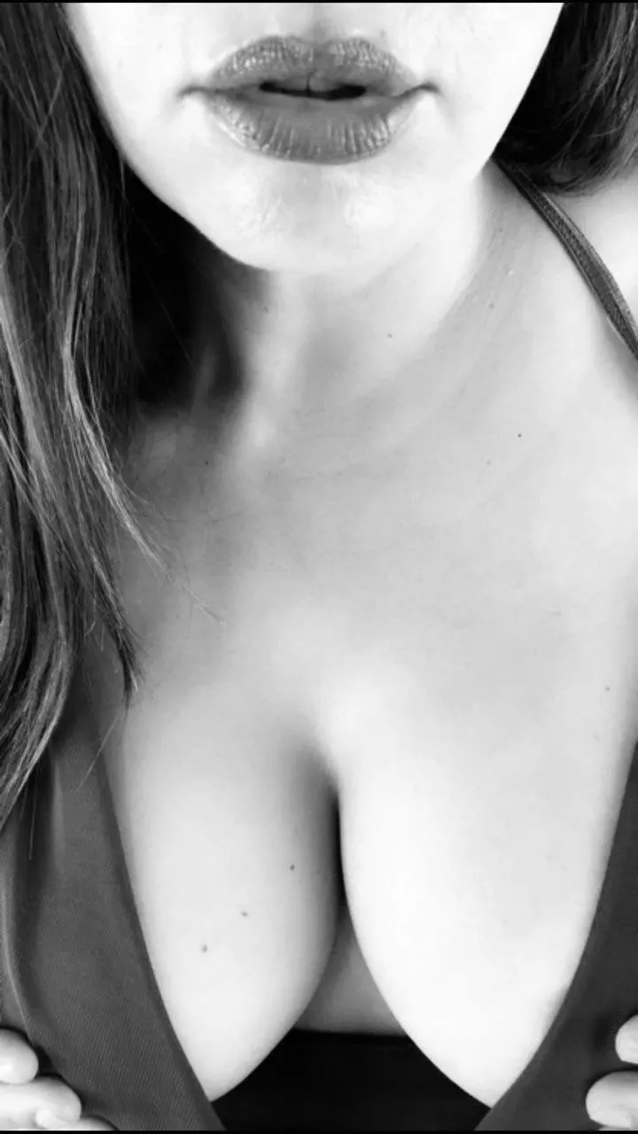 Hope you like my cleavage freckles!