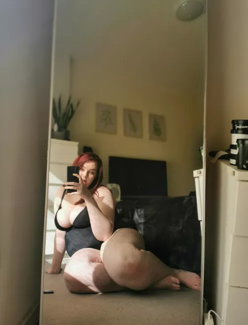 Hope you like thick thighs 🥵