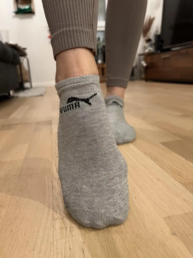 Hope you’re already on your knees, it’s time to sniff my socks 😌