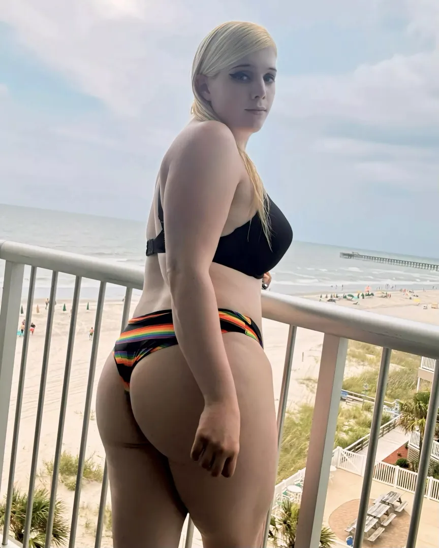 Hoping to add a lil color to your feed 🌈
