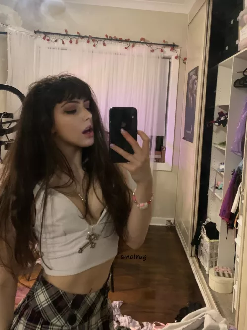 horni 18f looking for attention