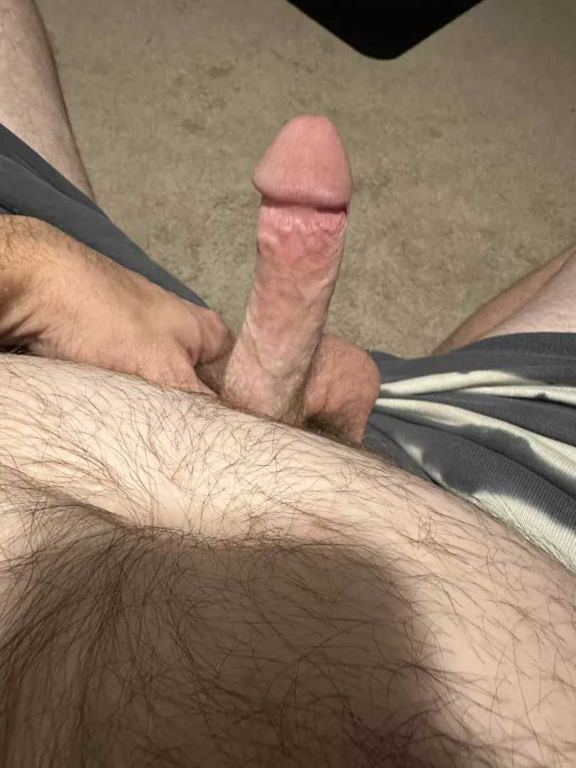 Horny 35 6” willing bottom or top😈