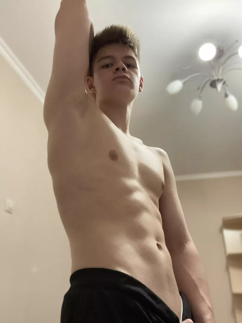 Horny af after my university… who can take care of this? 😏