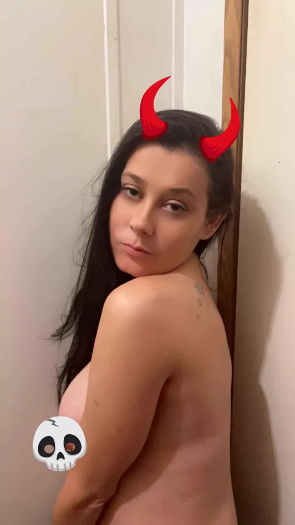 Horny and waiting for you to Sub 