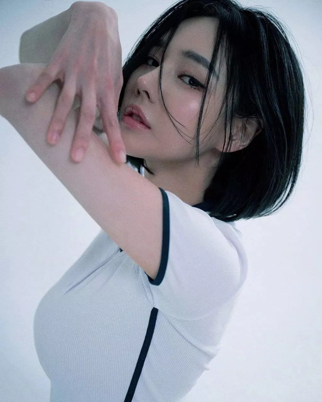 hot asian woman. what would you rate her/10?