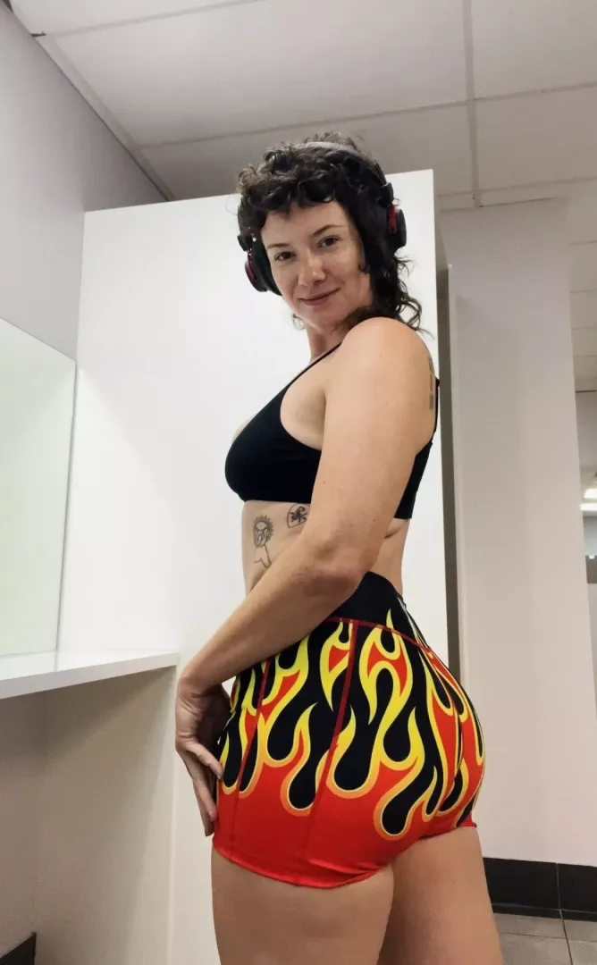 Hot cakes [F]