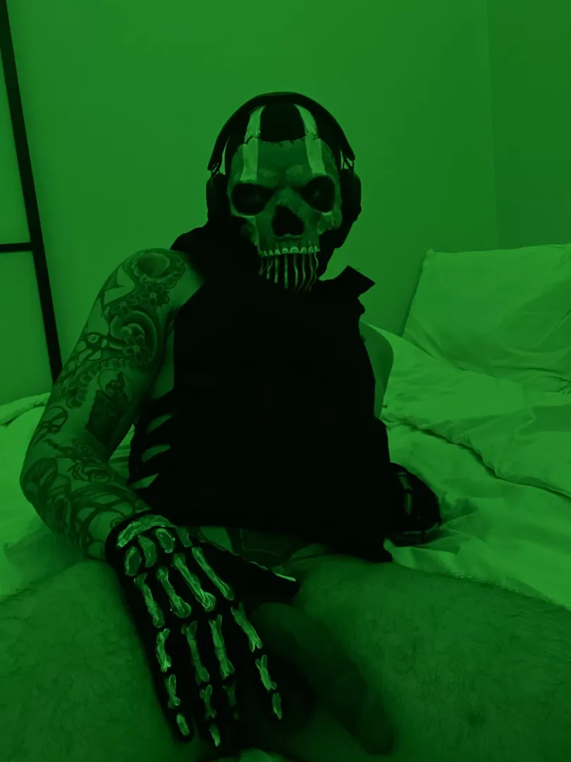 Hot gamers with tattoos?