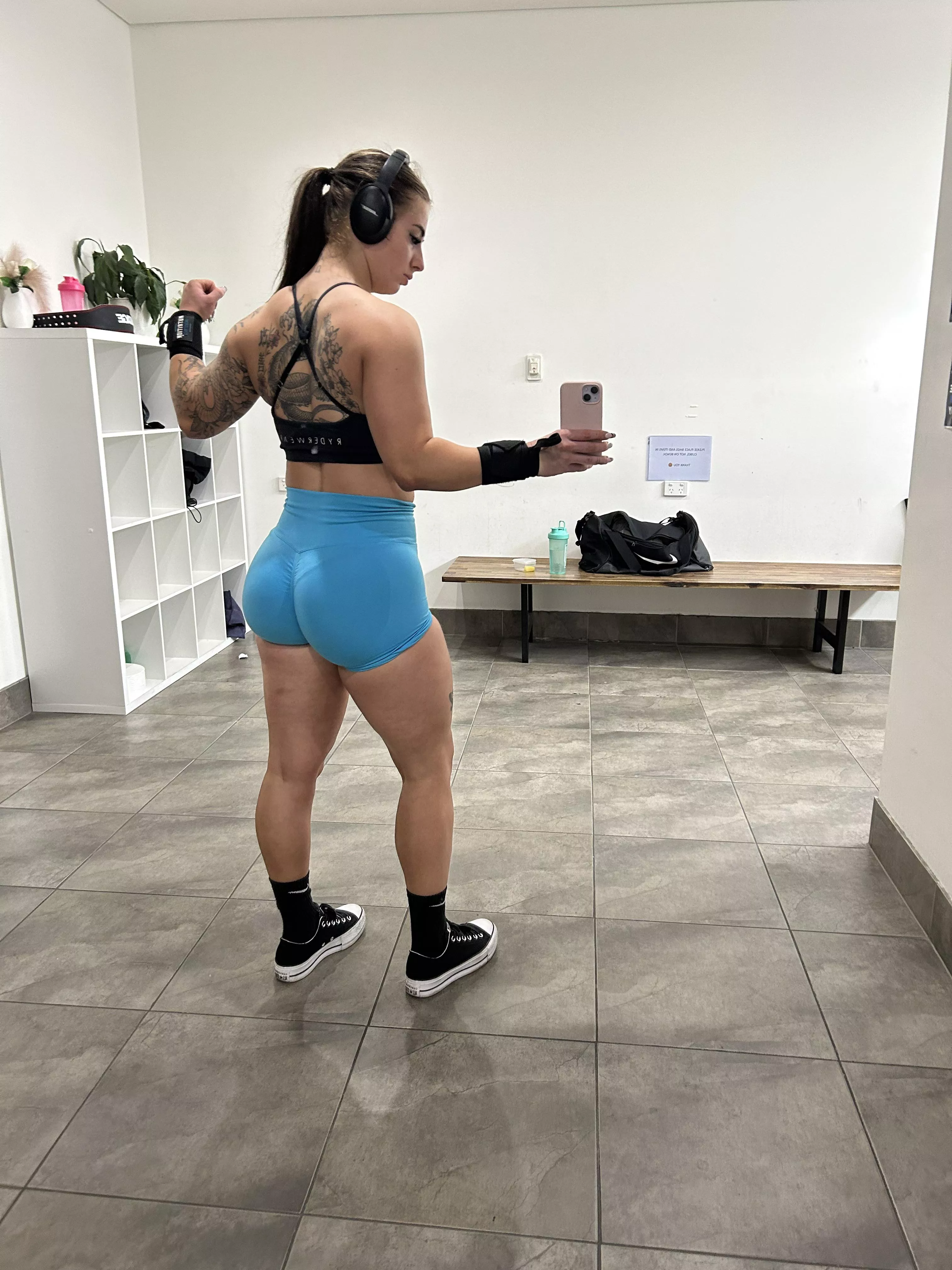 Hot girls with muscly back tattoos?