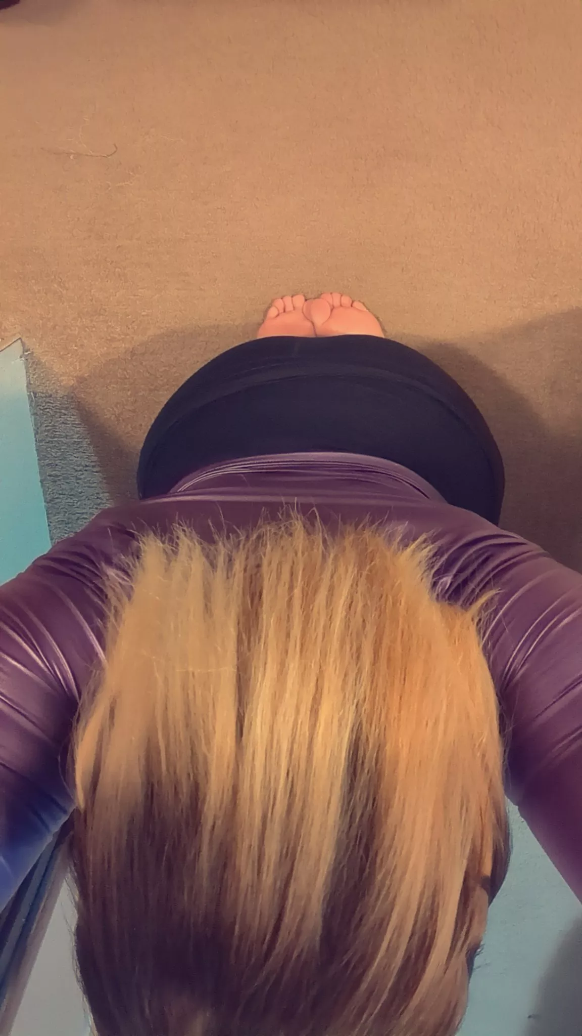 Hott blonde on her knees