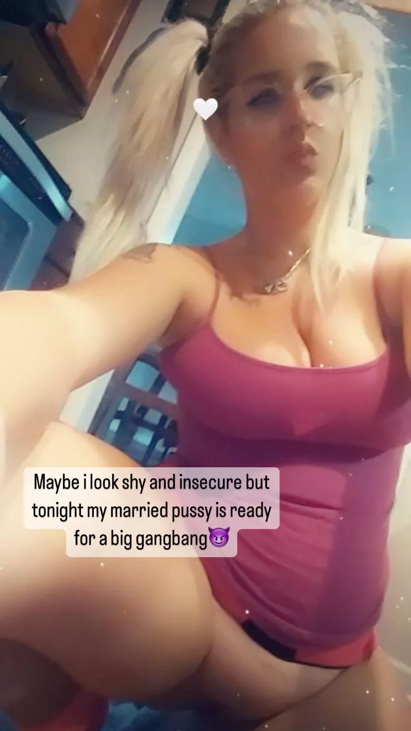 Hotwife ready for a gangbang!