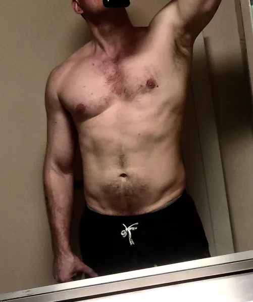 Hotwife: “send me a post workout pic and I’ll make my husband pay for your gym membership this month.” …Yes ma’am.