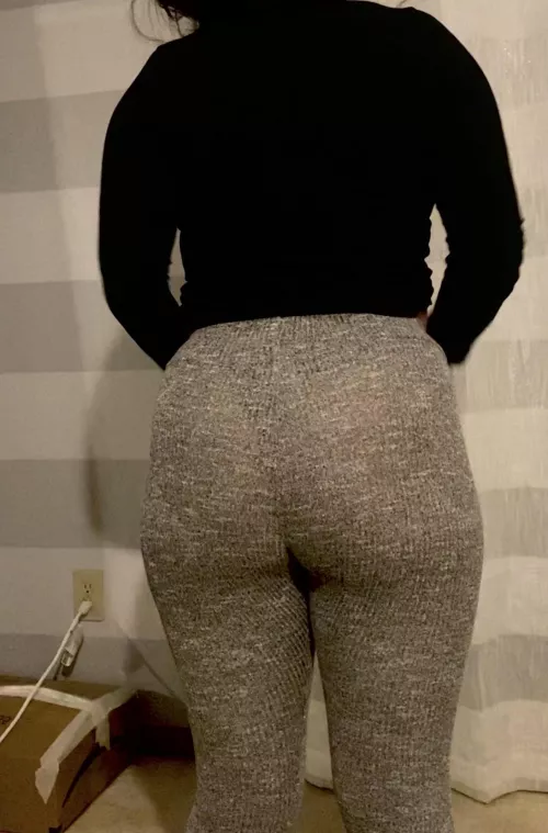 Hotwife/cuck, not trade: My wife likes facials and guys who will obsess over her big dump truck ass