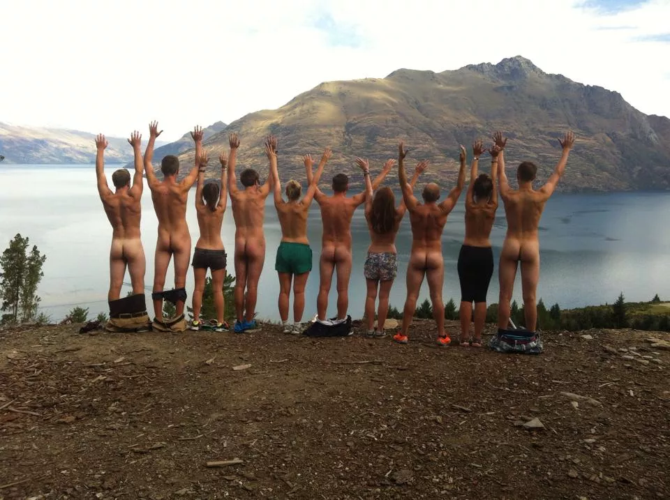 How cheeky college group photos should look like. Guys should not be shy being naked infront of girls