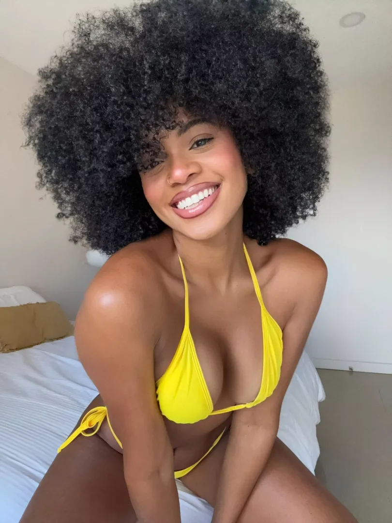 How cute I look in yellow