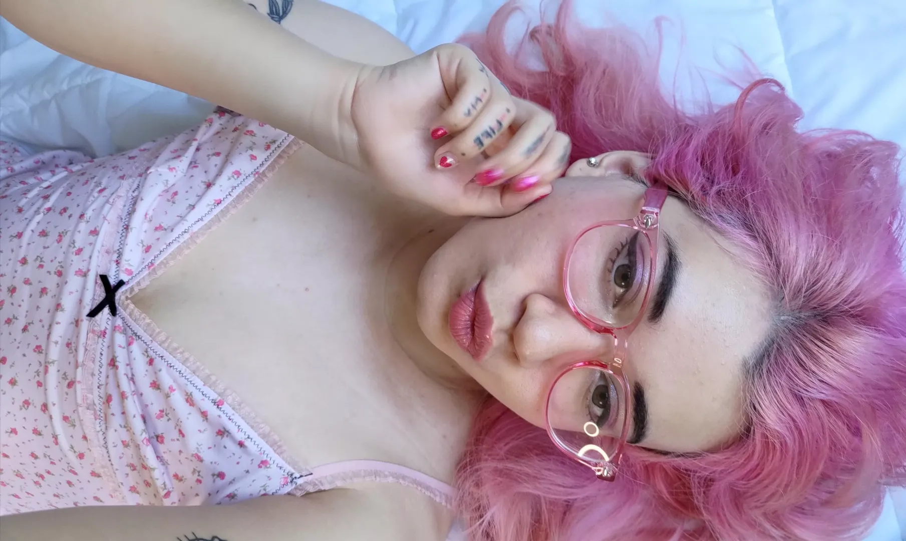 How do I look in glasses?💗