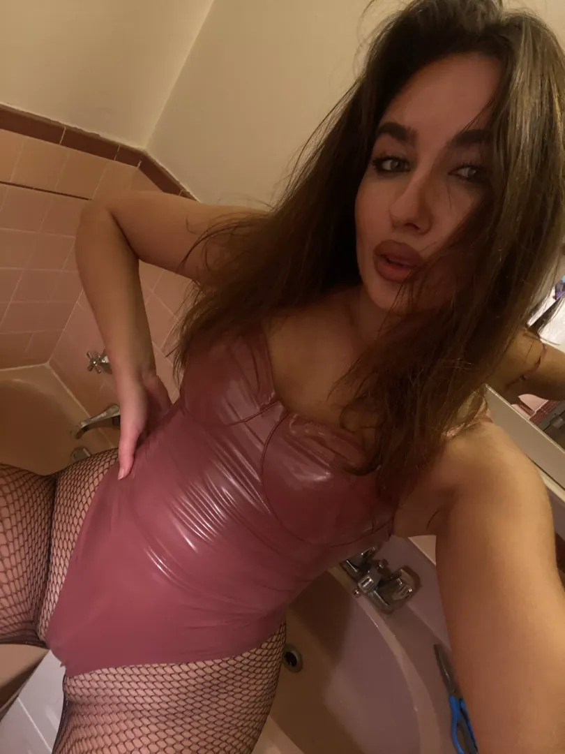 How do you like my outfit?
