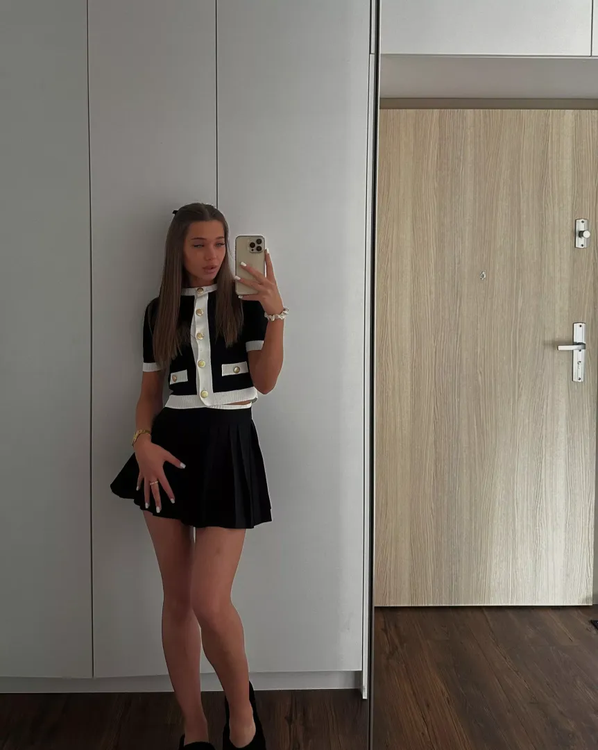 How do you like my outfit?