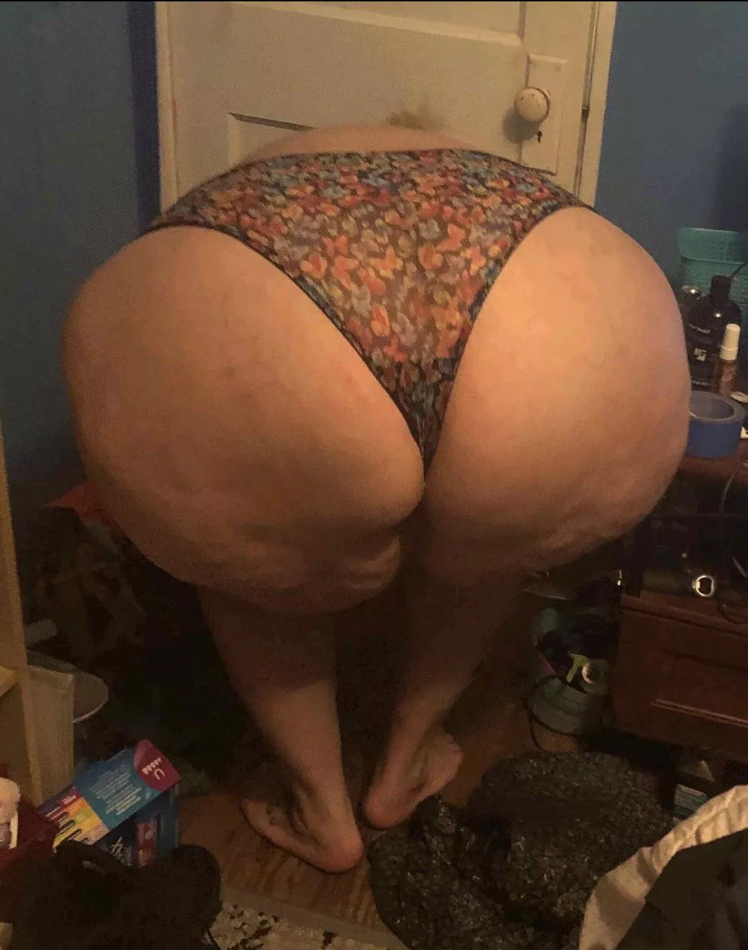 How many men would mount her? Btw lol I seen this a while ago shout out to whoever posted this, curious to know if anyone has more it’s appreciated.